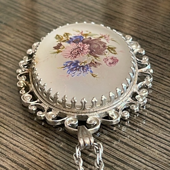 Vintage Whiting & Davis Frosted Floral Cameo, Silver-tone Chain - Picture 8 of 16